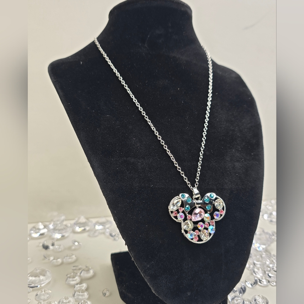 Elegant Multicolor Pendant Necklace